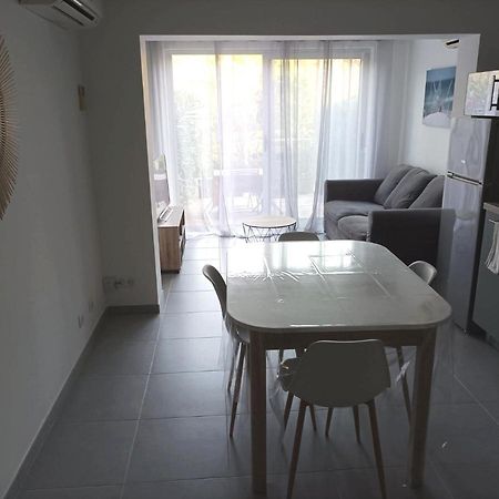 Charmant Studio Dans La Residence Haut Du Golf Saint-Raphael  Bagian luar foto