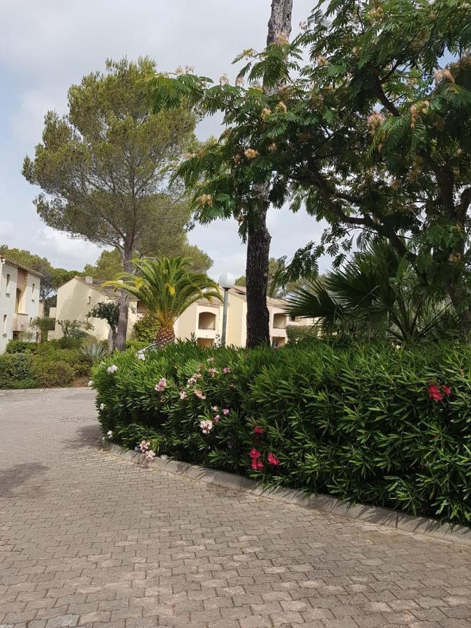 Charmant Studio Dans La Residence Haut Du Golf Saint-Raphael  Bagian luar foto