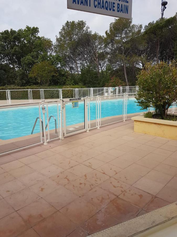 Charmant Studio Dans La Residence Haut Du Golf Saint-Raphael  Bagian luar foto