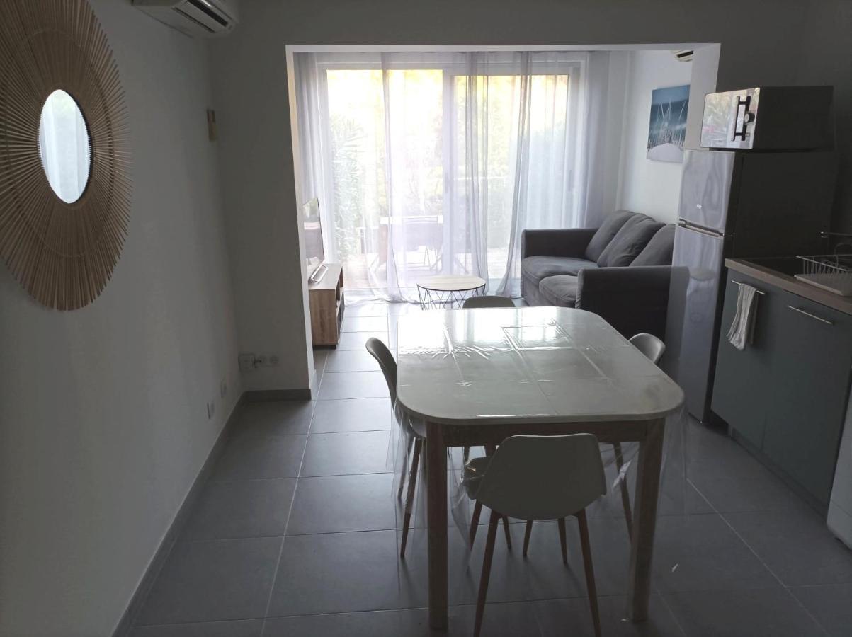 Charmant Studio Dans La Residence Haut Du Golf Saint-Raphael  Bagian luar foto